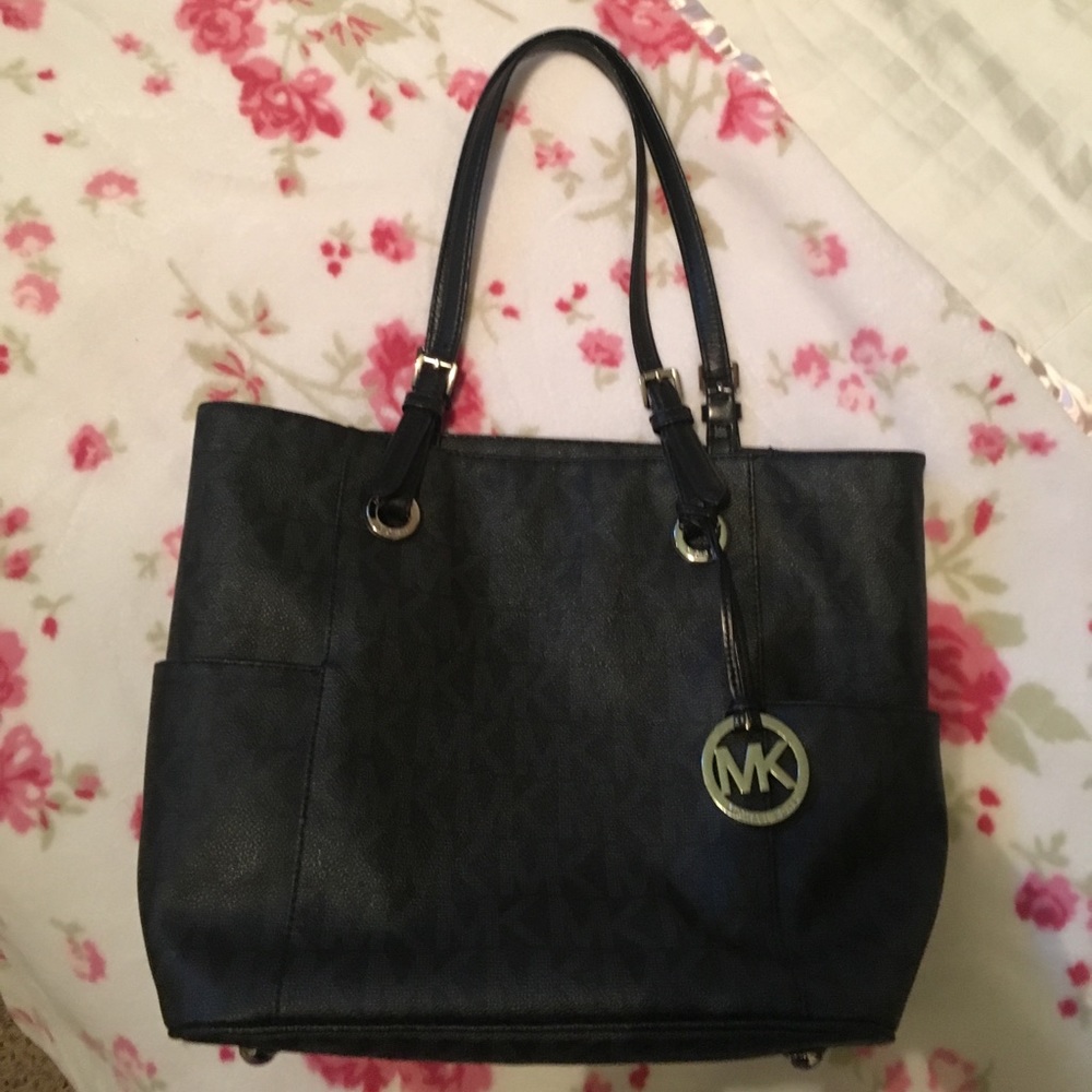Micheal Kors jet set tote