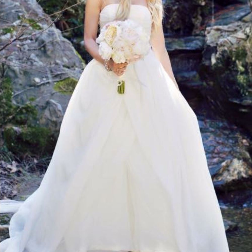 Vera wang wedding gown size 4 worn once