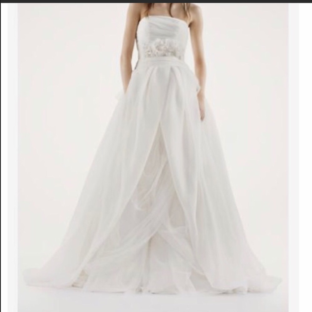 Vera wang wedding gown size 4 worn once - Picture 3 of 5