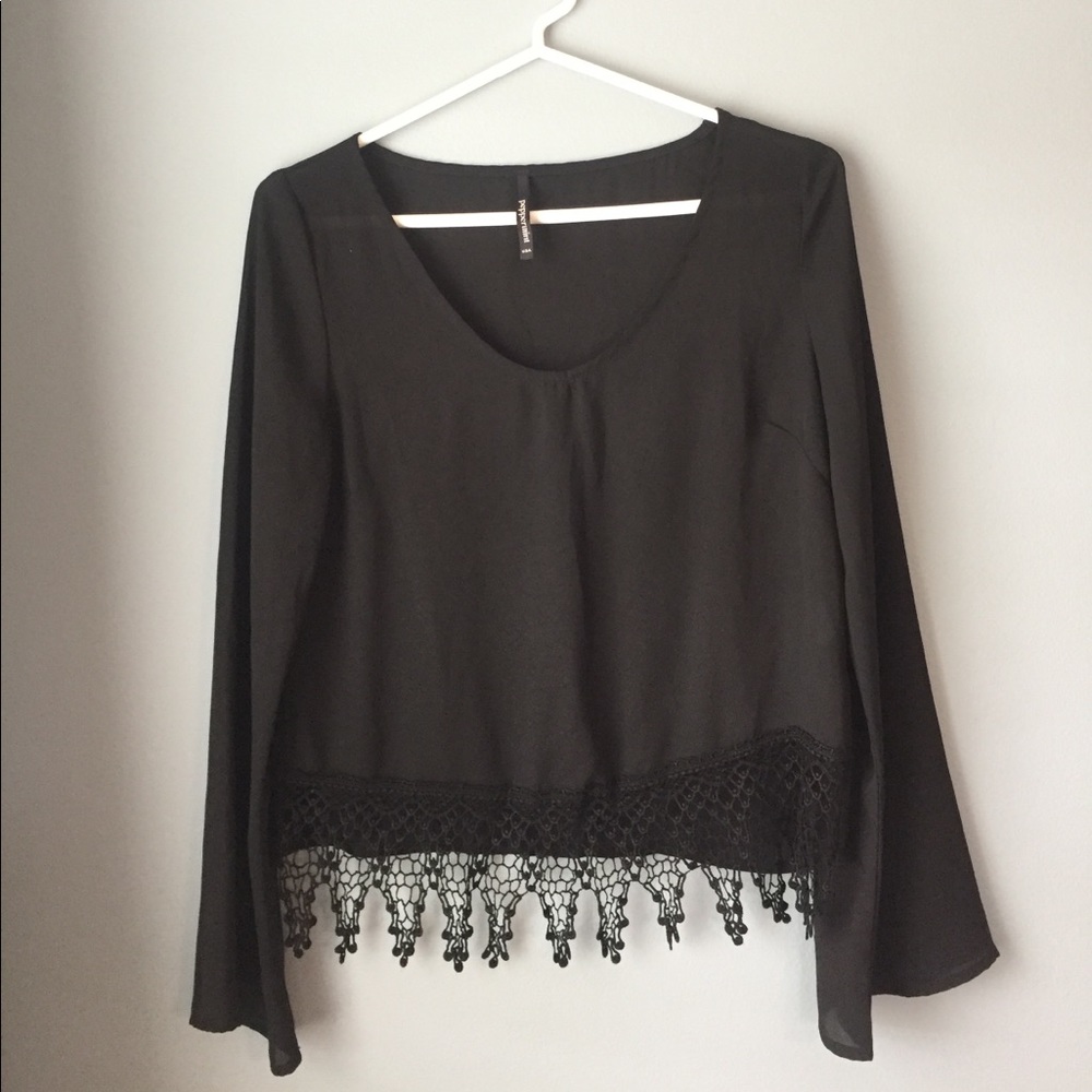 Black, lose Long sleeve, slightly cropped shirt