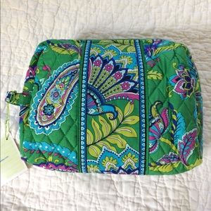 Vera Bradley Large Cosmetic in Emerald Paisley nwt