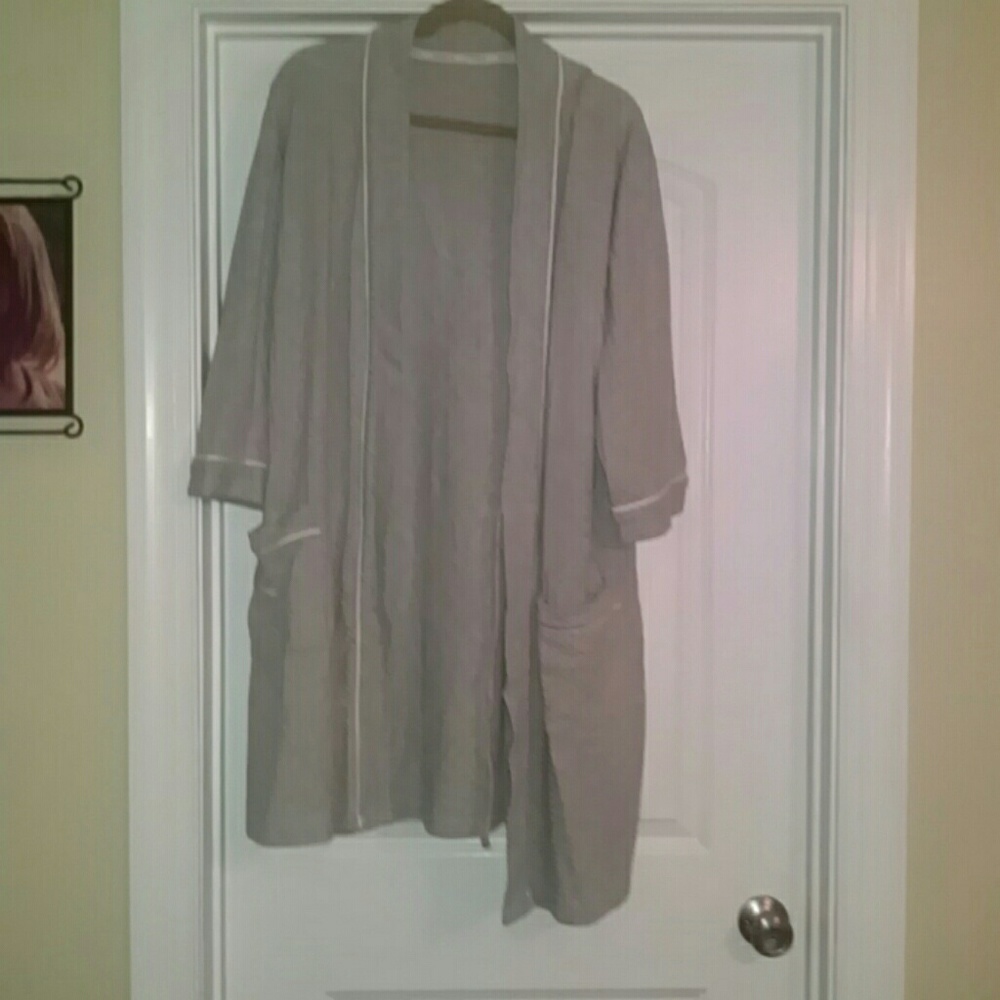 5 for $12 Liz claireborne grey robe soft l xl