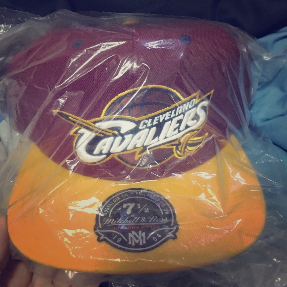 BRAND NEW MITCHELL & NESS FITTED