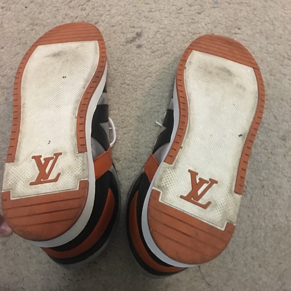 Louis Vuitton - Picture 3 of 6