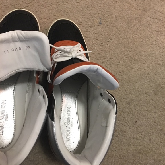 Louis Vuitton - Picture 5 of 6