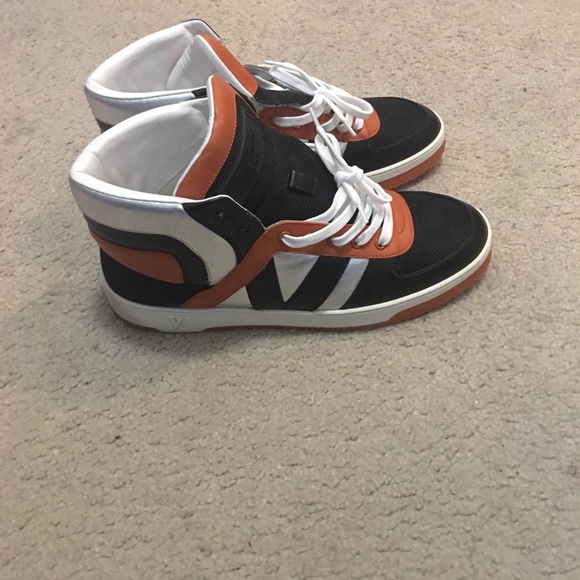 Louis Vuitton - Picture 6 of 6