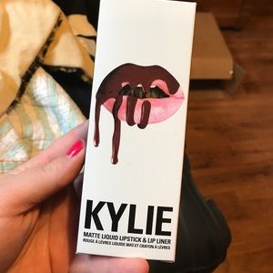 Used Kylie Lip Kit 'Leo'