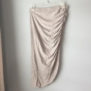 Gray fitting, thigh cut skirt