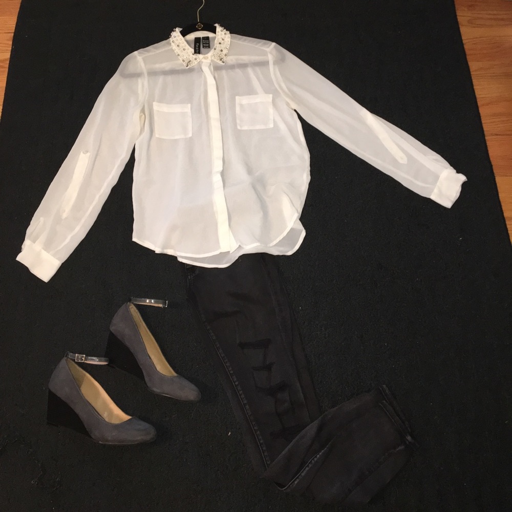 White blouse with pearl and diamond collar