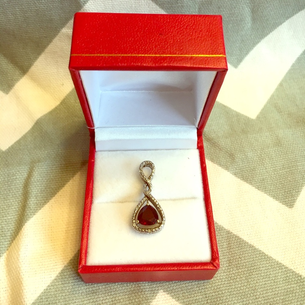 ⬇️Garnet Necklace Diamond Accents/ 10k Gold Gem