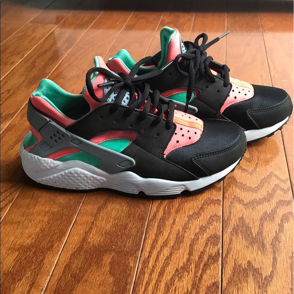 *SOLD* Nike huarache sneakers