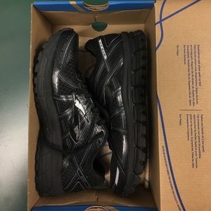 Brand new ( only been tried on inside) Brooks