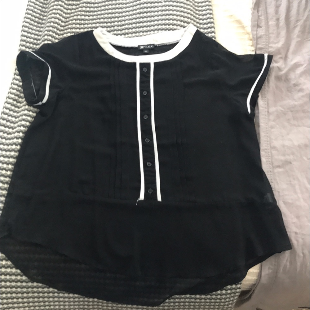 Black and white shirt sleeve blouse