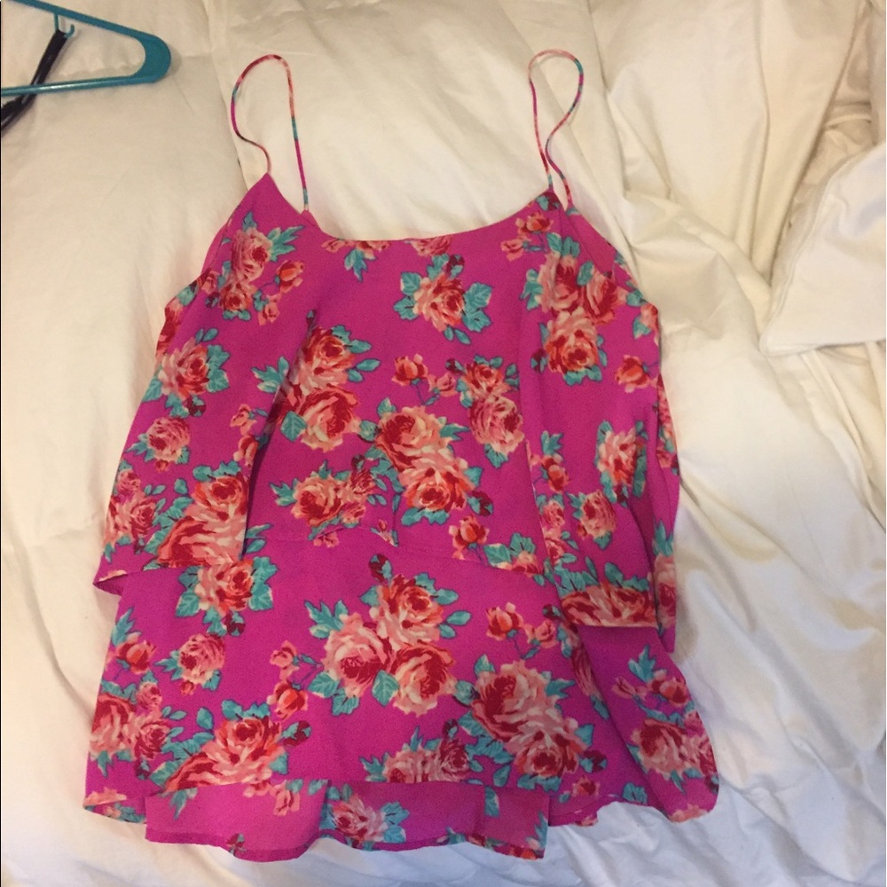 Cute vestique floral tank top! Never been worn