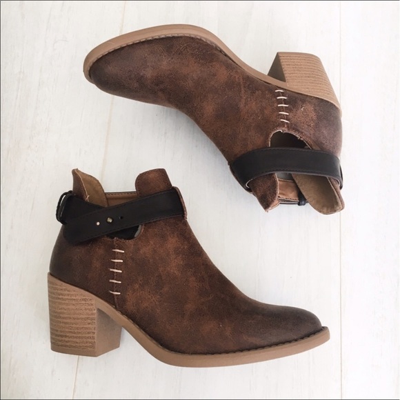 🥾Vegan Leather Booties🥾 - Picture 1 of 4