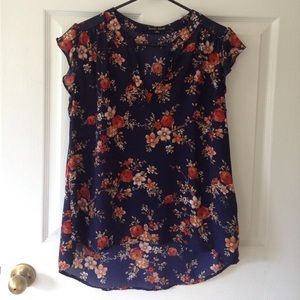 Adorable top ~ perfect with jeans (worn 1x)