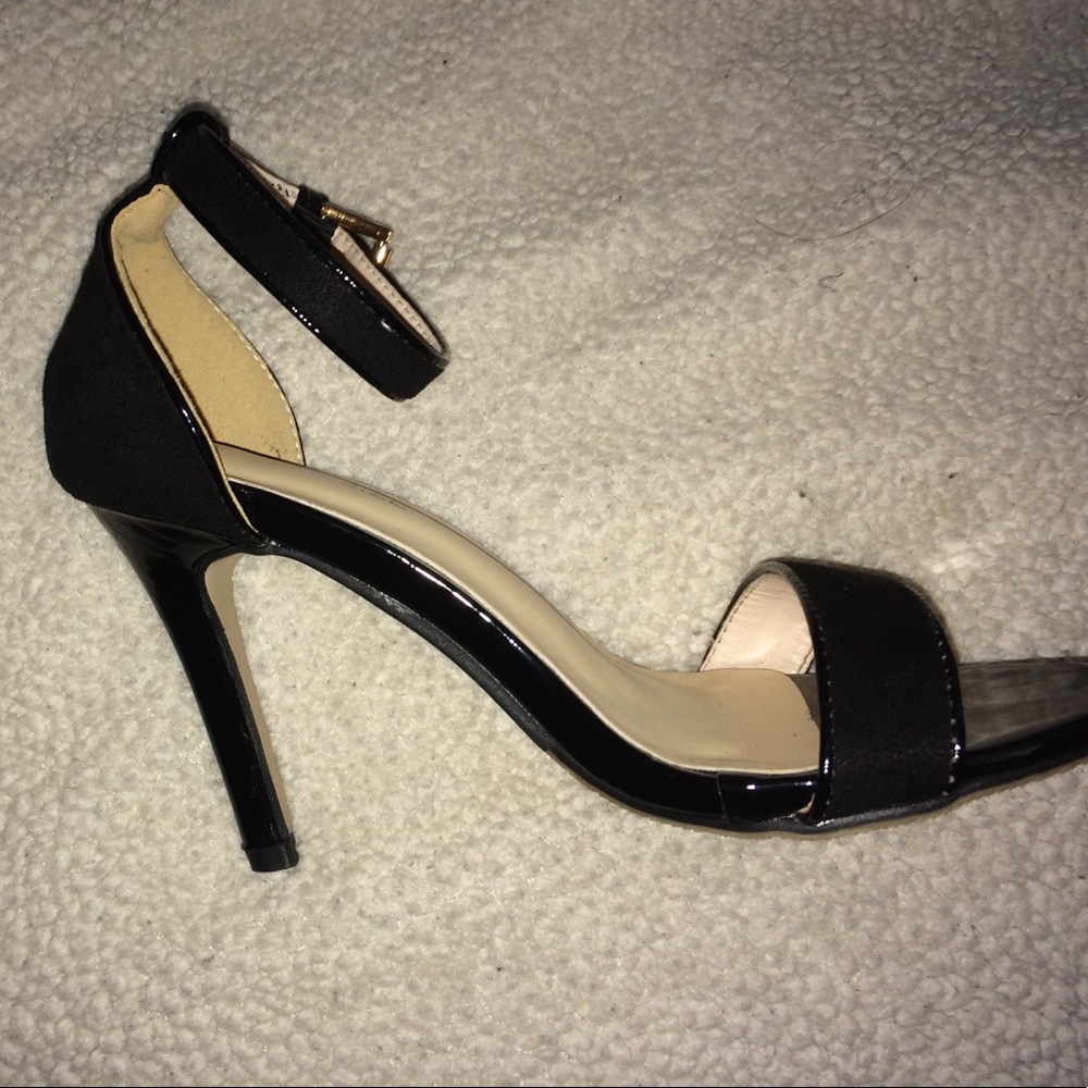 Heels - Picture 2 of 2
