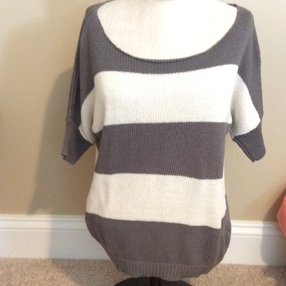 American Eagle short sleeve sweater