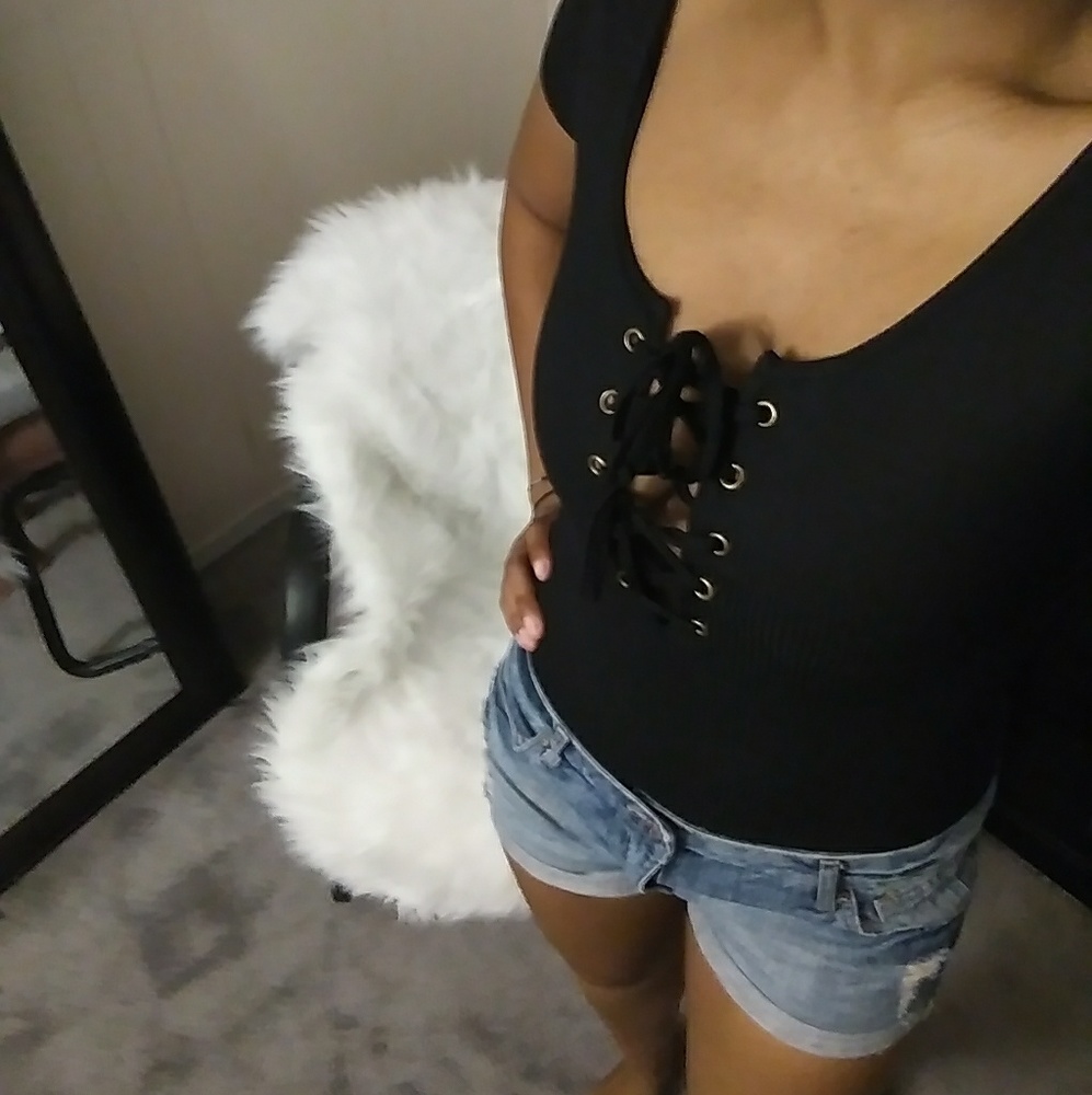 FINAL PRICE!!!! LACE FRONT BODYSUIT FOR THE FALL! - Picture 4 of 5