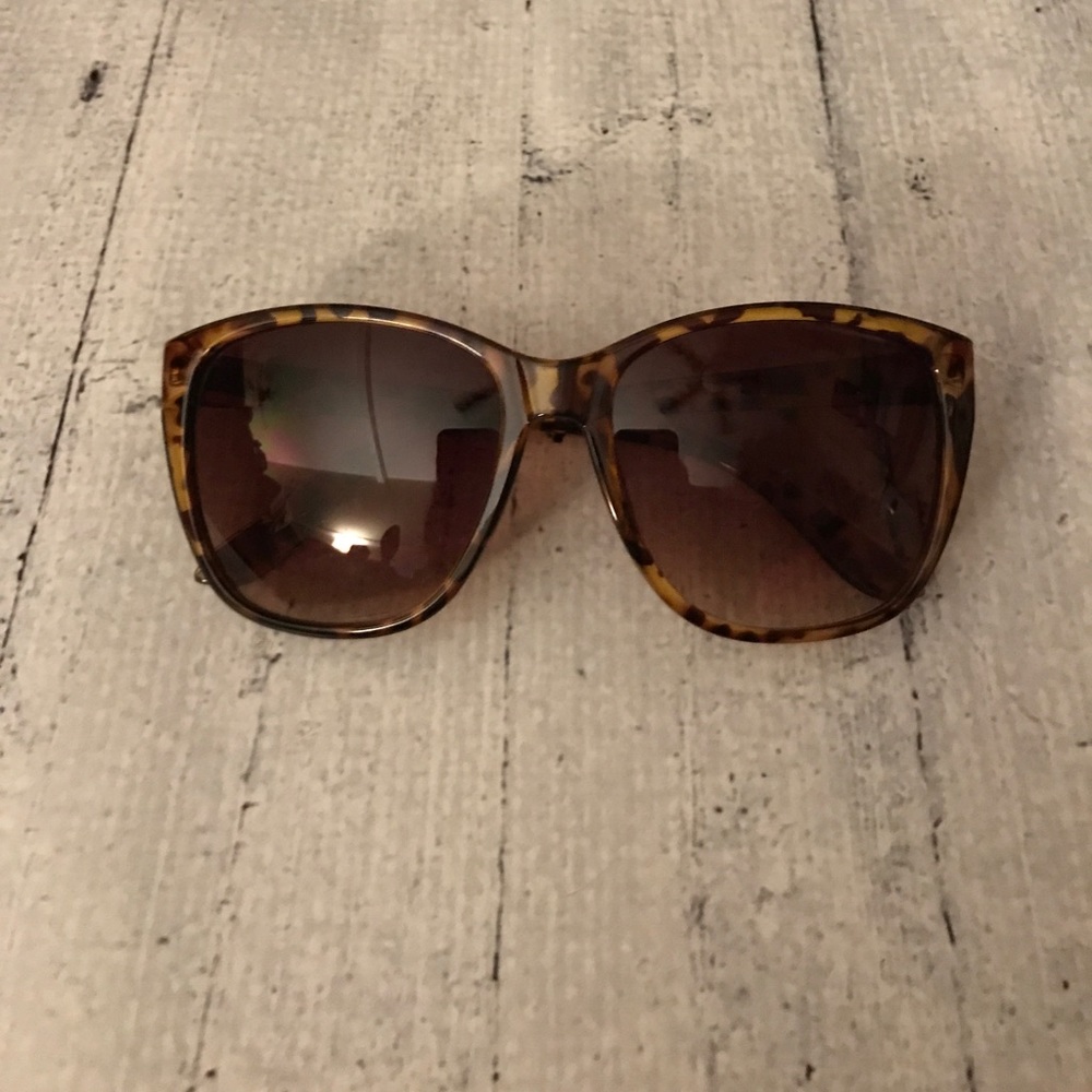 brown Forever 21 cat eye sunglasses 🕶