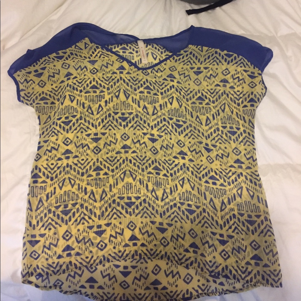 Women's tribal top
