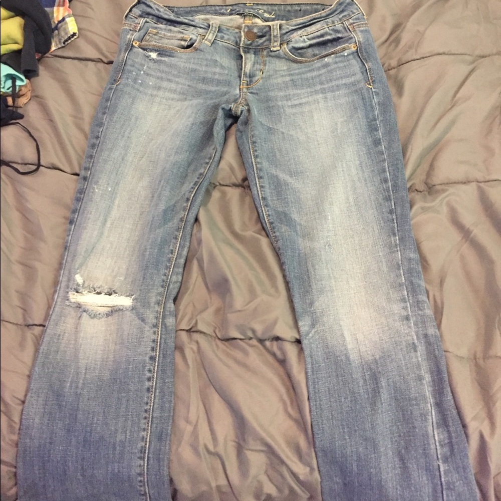 6 short distressed jeans