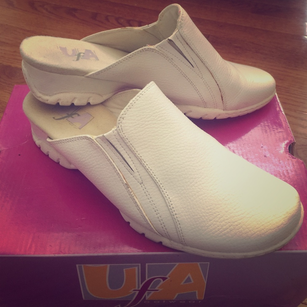 Uniform Advantage White Nurse Shoes Size 9