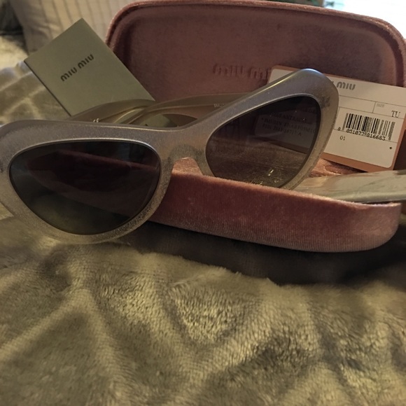 Authentic MIU MIU SUNGLASSES - Picture 2 of 8