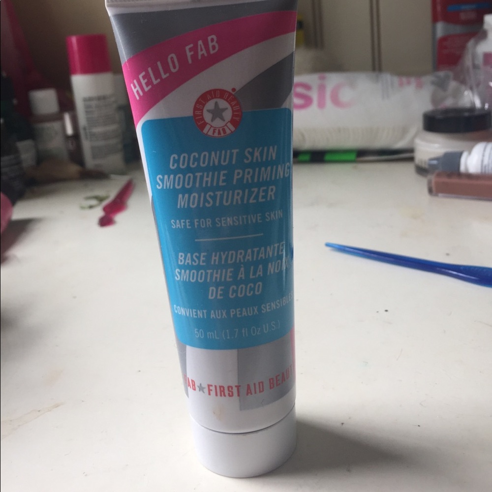 First aid beauty coconut skin smoothing primer