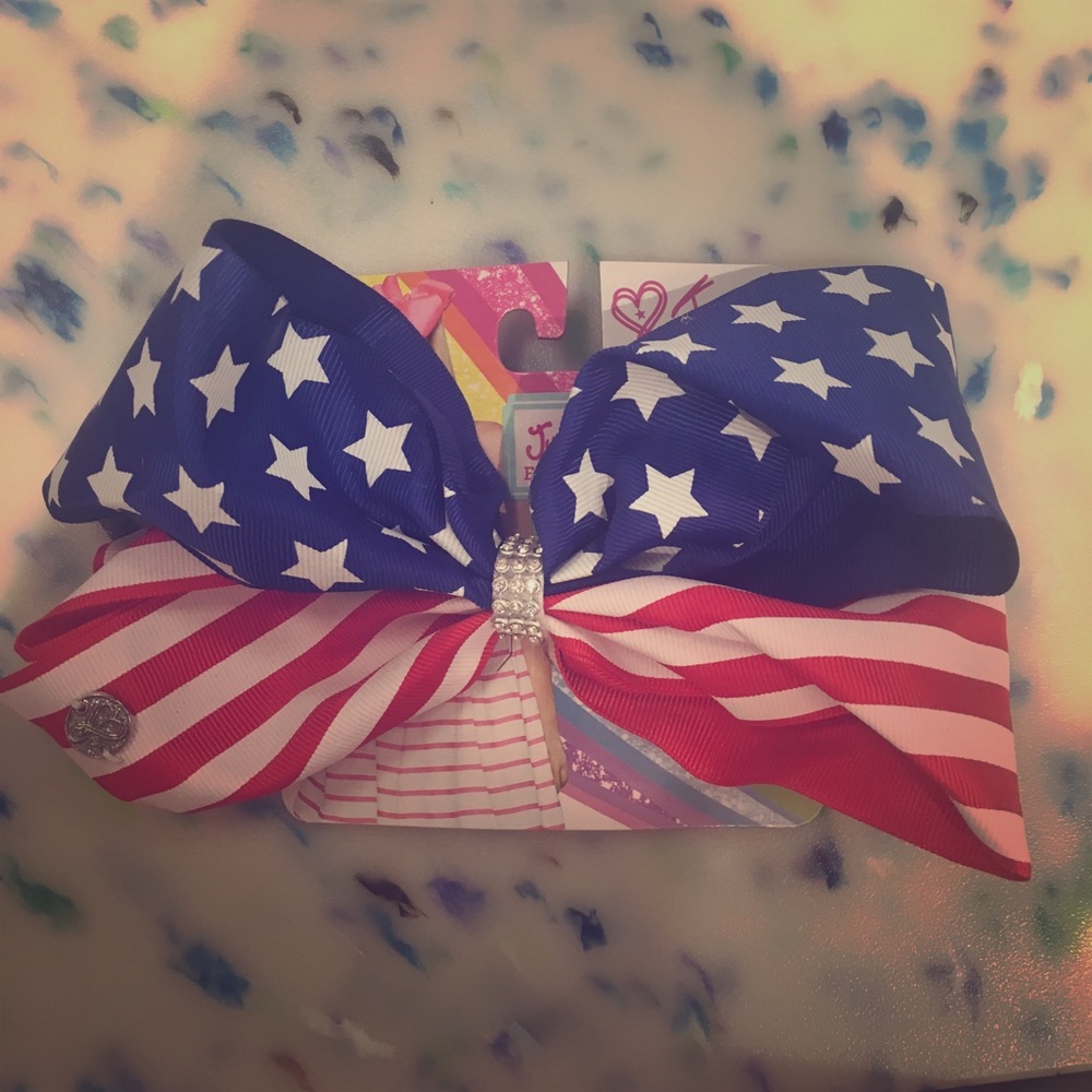 Exclusive Jojo Siwa Bow!
