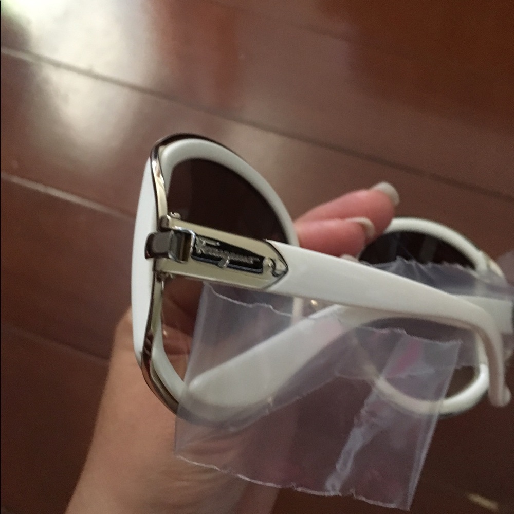 Authentic Salvatore Ferragamo Sunglasses - Picture 4 of 8