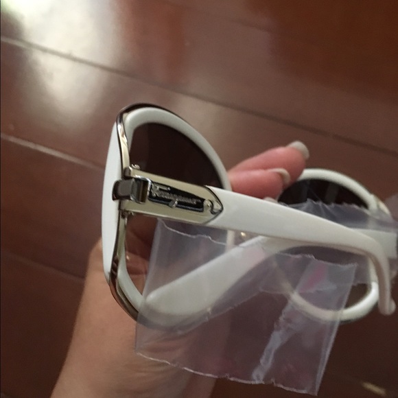 Authentic Salvatore Ferragamo Sunglasses - Picture 4 of 8