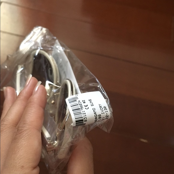 Authentic Salvatore Ferragamo Sunglasses - Picture 5 of 8