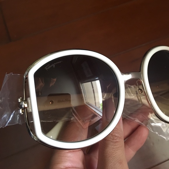 Authentic Salvatore Ferragamo Sunglasses - Picture 2 of 8