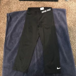 Nike pro crop pants