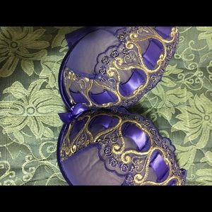 Gorgeous purple bra 44C