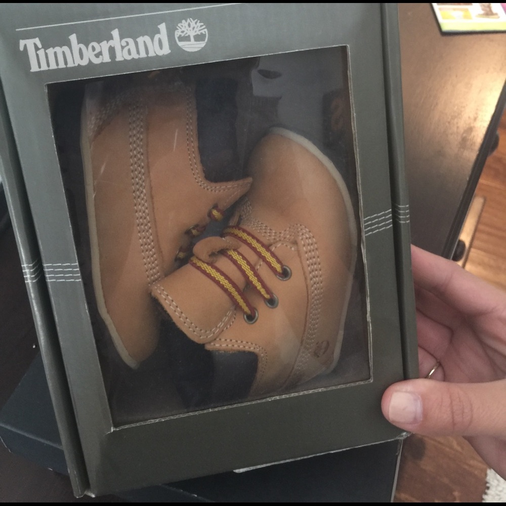 Infant timberland boots in wheat color.