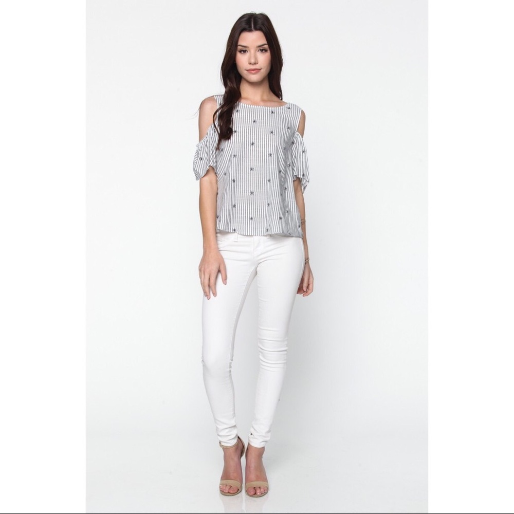 >>LAST<< Tender Moment Off-the-Shoulder Top - Picture 6 of 6