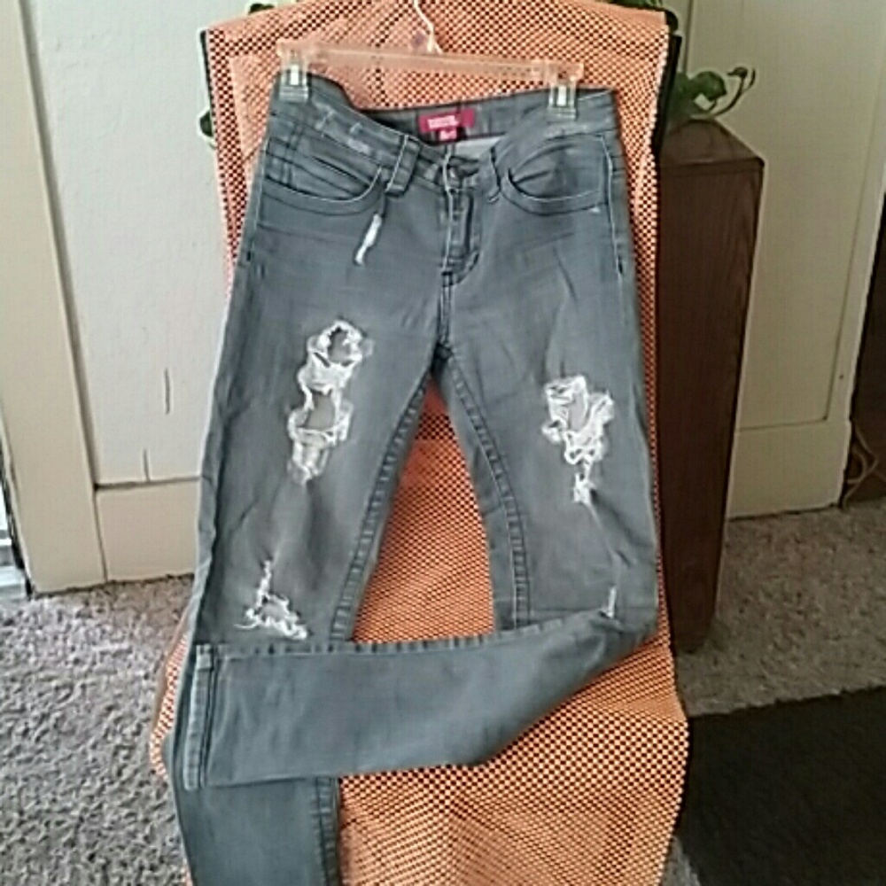 Forever 21 DISTRESSED JEANS