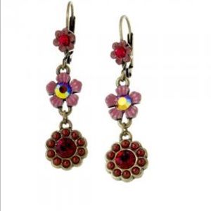 Linear pink red flower dangle earring, NWT