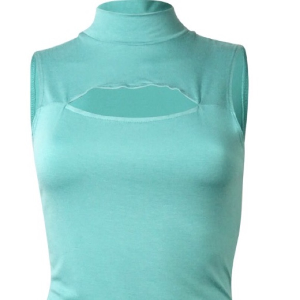 Guess keyhole mock turtleneck top