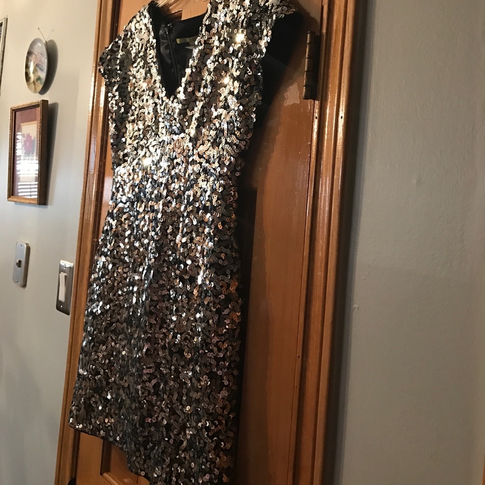 Price Drop😊Designer Eve. Dress Gianni Bini silver