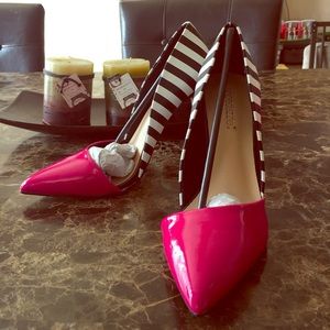 Stunning Black white striped hot pink pumps 👠 8