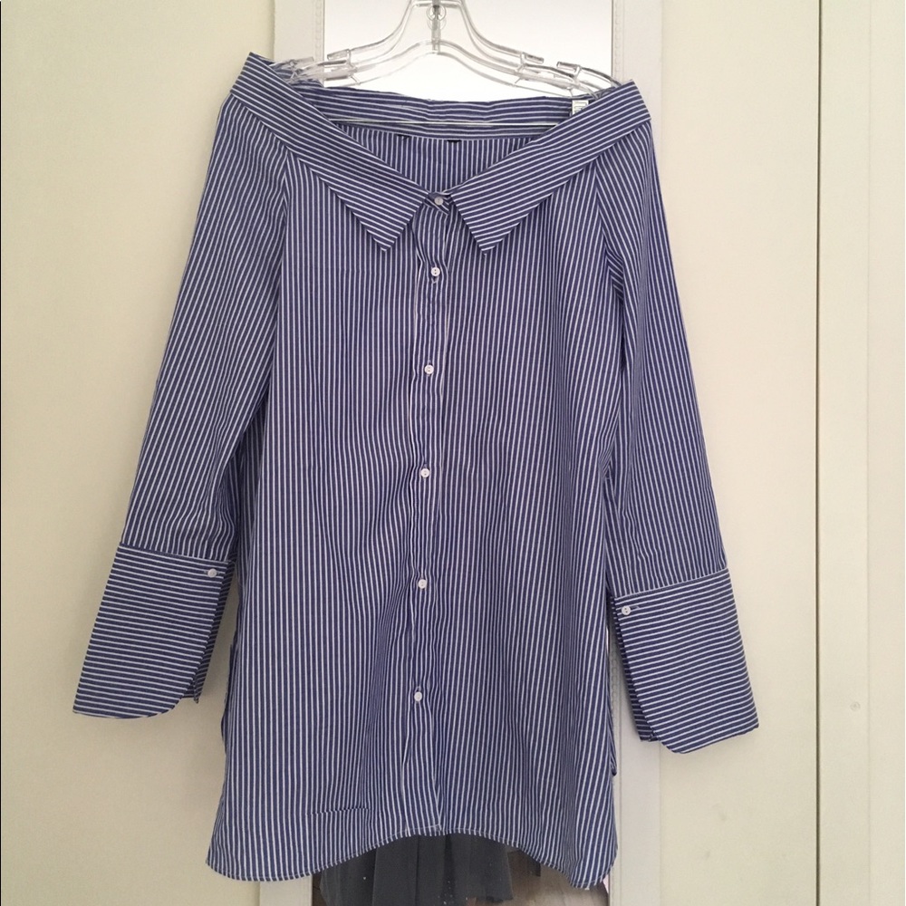 Boat neck pinstripe single breasted shirt