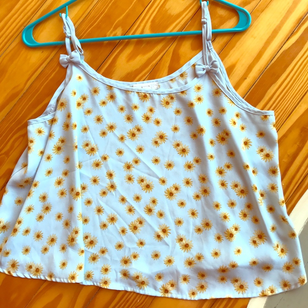 cute midriff blue and flowered bow tank!