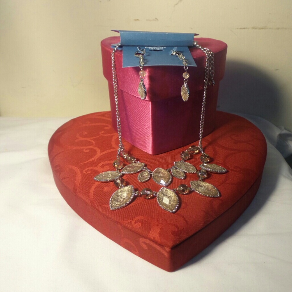 Earrings and necklace set