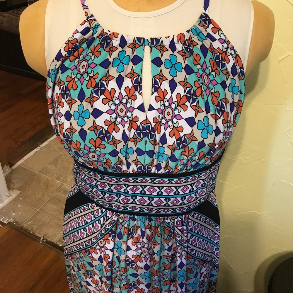 Beautiful maxi dress - Picture 2 of 8