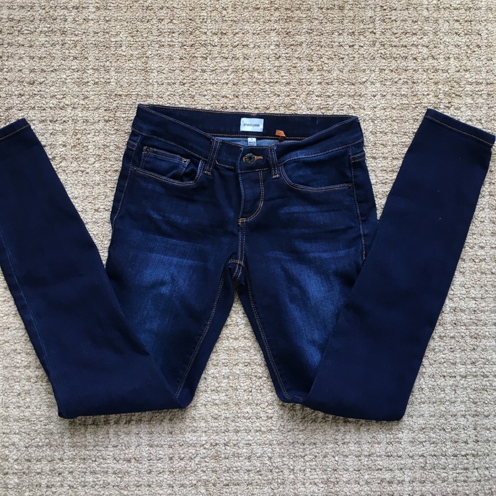Sneak Peek Skinny Jeans, size 1