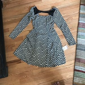 Black and White Zig-Zag Long Sleeve Dress