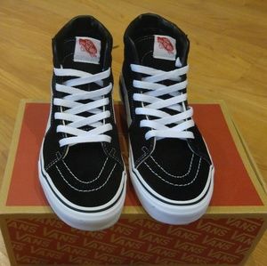 Sk8-Hi Vans. New with Box!! ⭐PRICE DROP ALERT⭐